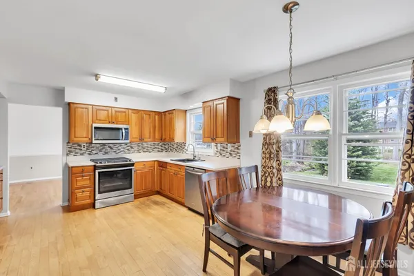 $879,900 | 8 Queens Place, Old Bridge, NJ 08857