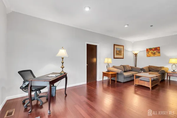$879,900 | 8 Queens Place, Old Bridge, NJ 08857