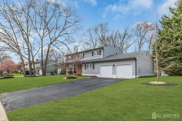 $879,900 | 8 Queens Place, Old Bridge, NJ 08857