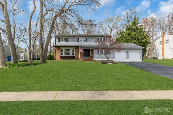 $879,900 | 8 Queens Place, Old Bridge, NJ 08857