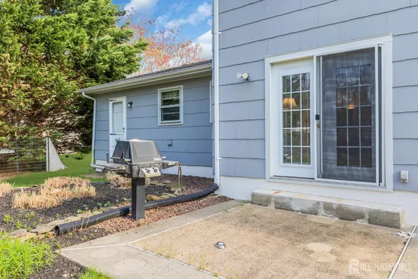 $879,900 | 8 Queens Place, Old Bridge, NJ 08857