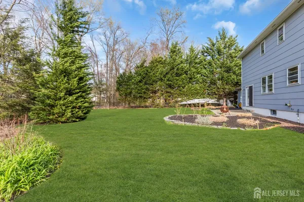 $879,900 | 8 Queens Place, Old Bridge, NJ 08857