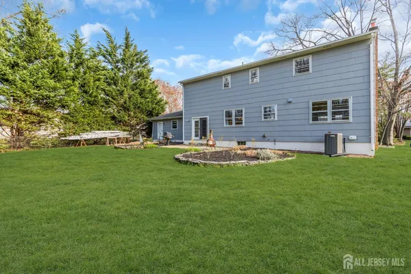 $879,900 | 8 Queens Place, Old Bridge, NJ 08857