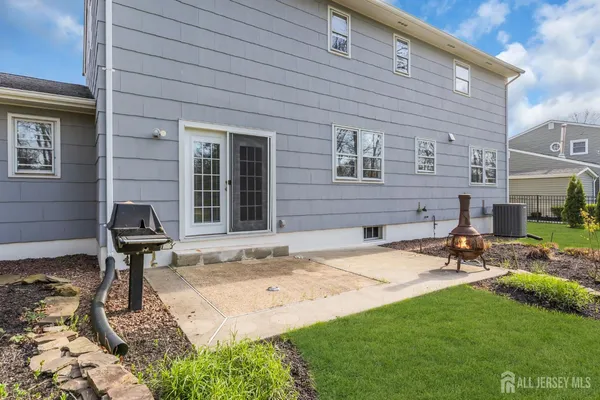 $879,900 | 8 Queens Place, Old Bridge, NJ 08857