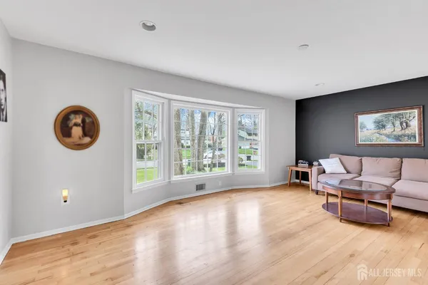 $879,900 | 8 Queens Place, Old Bridge, NJ 08857