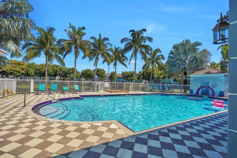 1942 Alamanda Way Riviera Beach, FL 33404 - Photo 2 of 13
