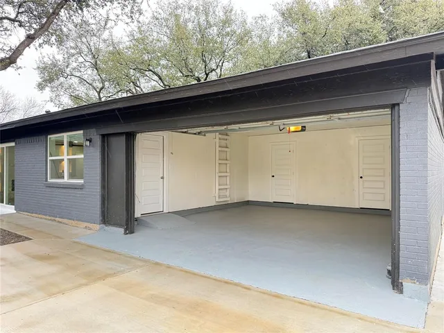 a view of a garage