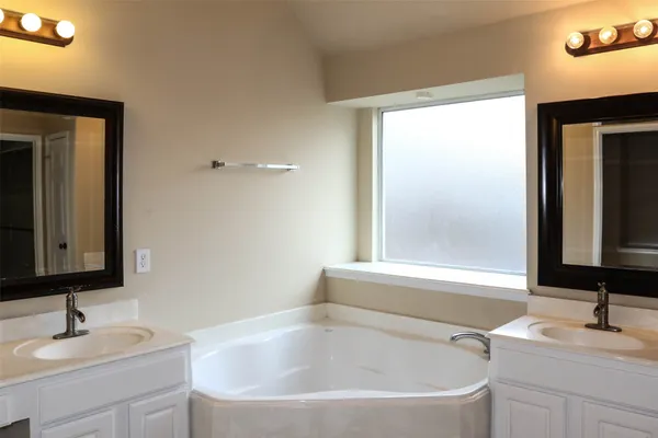 $2,700 | 18611 Peralta Hill Lane, Tomball, TX 77377
