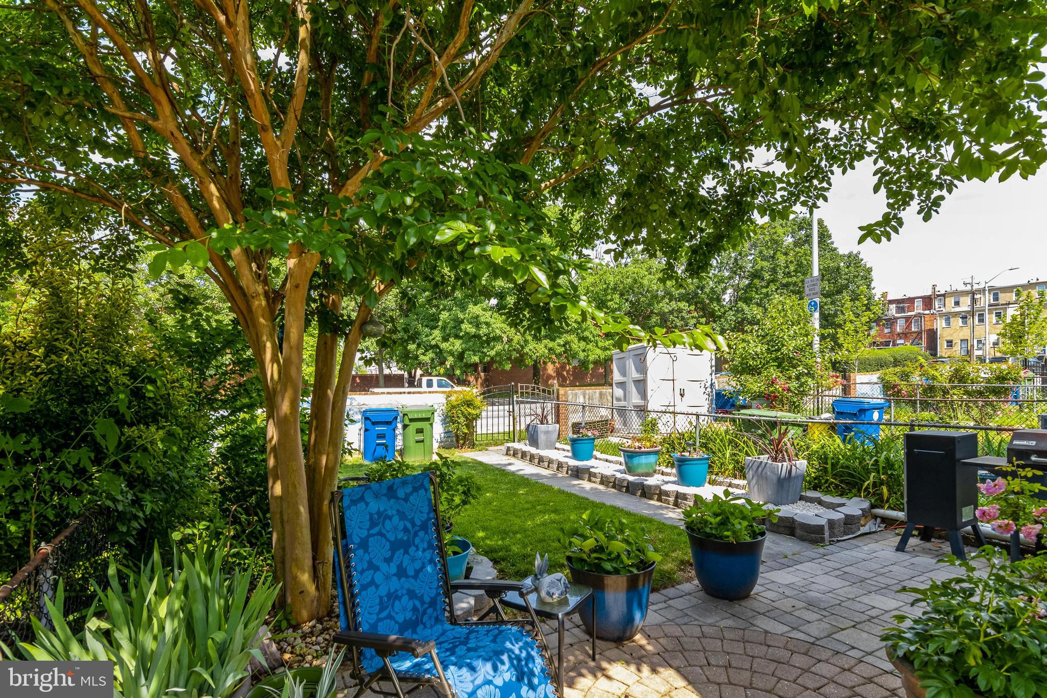 1812 North Spring Street Baltimore, MD 21213 - Photo 18 of 21 Your oasis in the city - fenced manicured yard