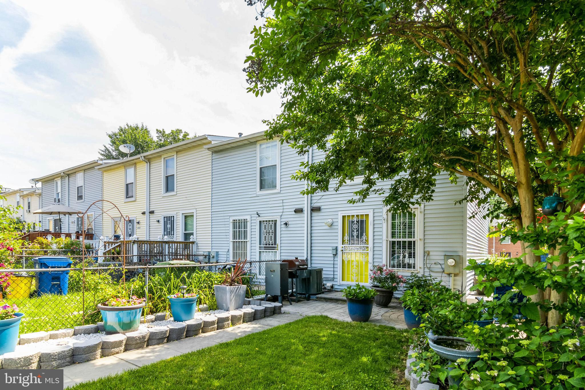 1812 North Spring Street Baltimore, MD 21213 - Photo 20 of 21 Your oasis in the city - fenced manicured yard