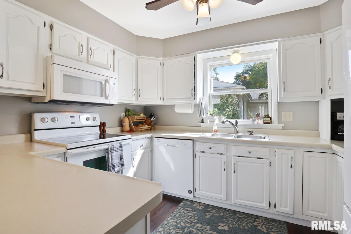 227 Nottingham Road Springfield, IL 62704 - Photo 6 of 37