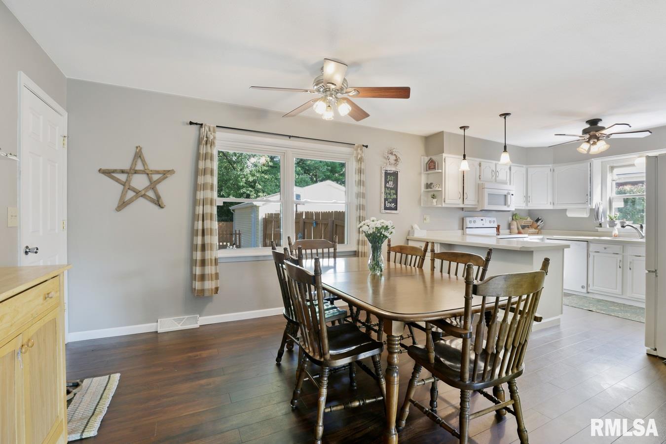 227 Nottingham Road Springfield, IL 62704 - Photo 9 of 37