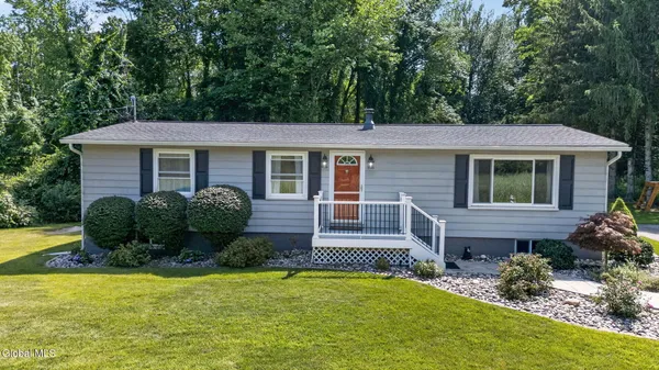 $330,000 | 32 Tabor Road, Halfmoon, NY 12118