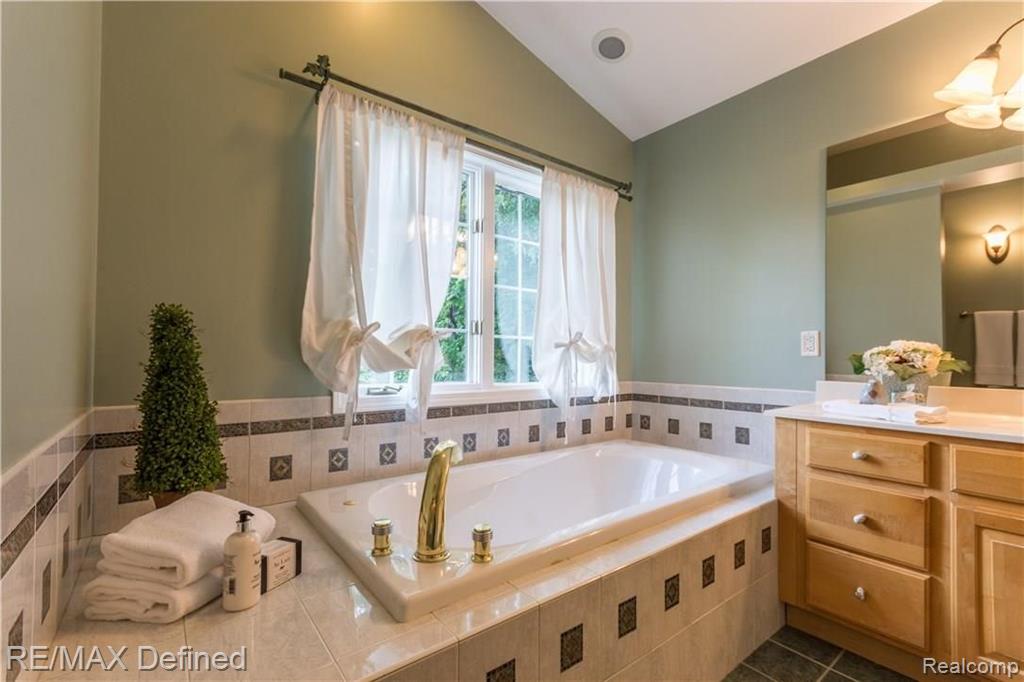 950 Ridgeline Court Lake Orion, MI 48360 - Photo 37 of 48