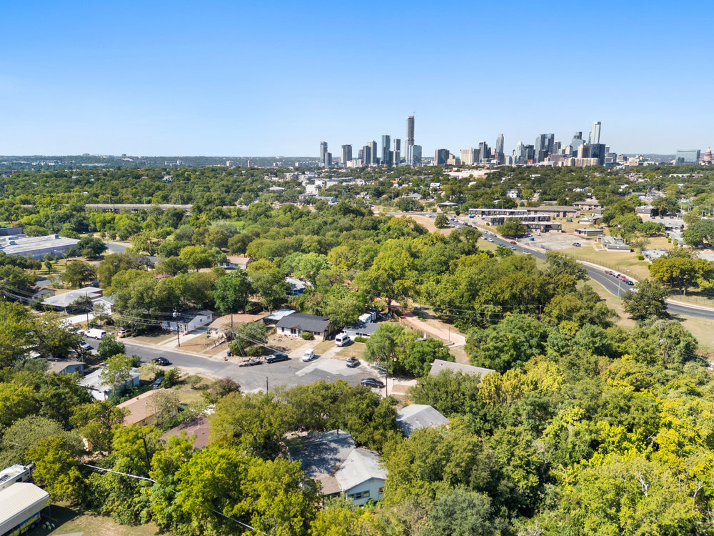 1176 Graham Street Austin, TX 78702 - Photo 3 of 20 a view of a city