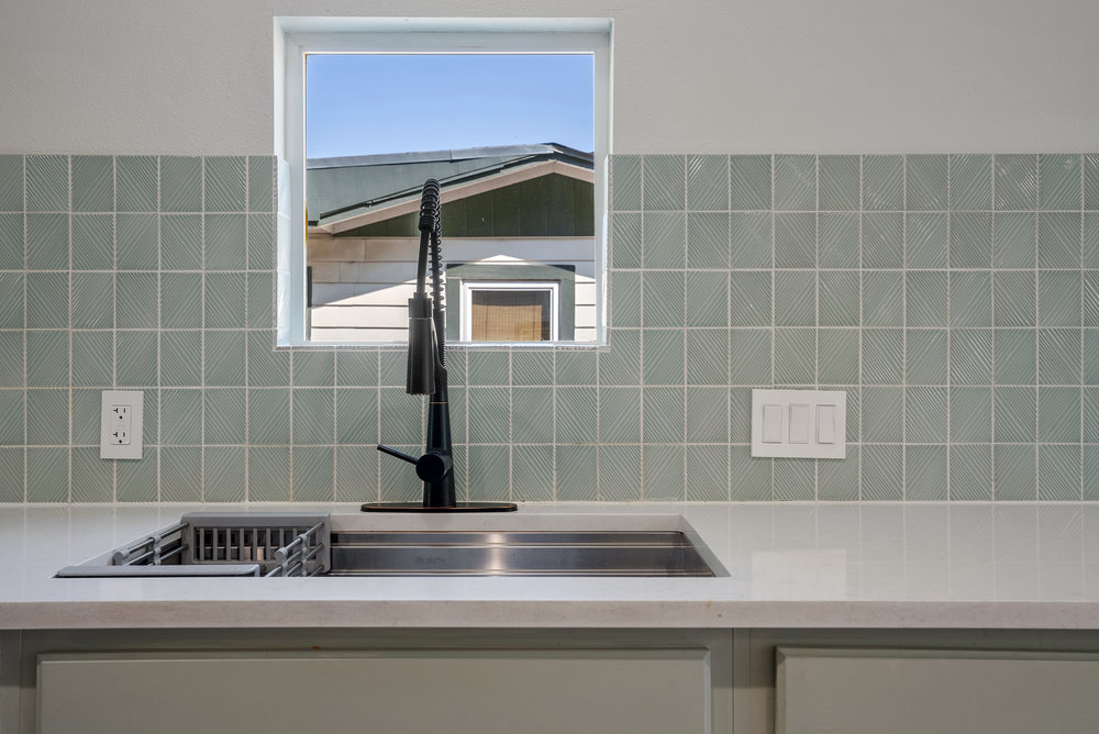 1176 Graham Street Austin, TX 78702 - Photo 7 of 20 a bathroom with a bathtub and sink