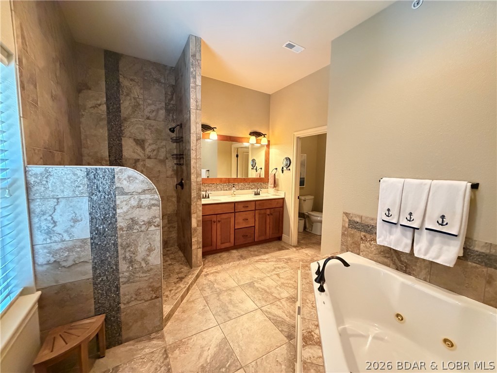 3168 Twin Rivers Point, Unit 4E Camdenton, MO 65020 - Photo 22 of 59 Primary Bath