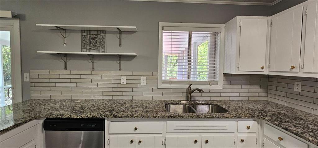 1096 Deleon Court Clarkston, GA 30021 - Photo 13 of 59