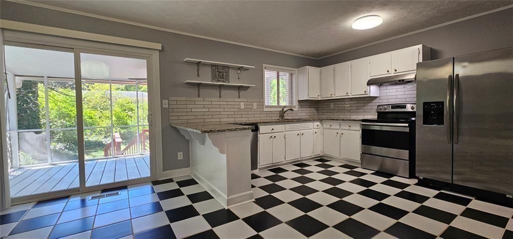 1096 Deleon Court Clarkston, GA 30021 - Photo 6 of 59