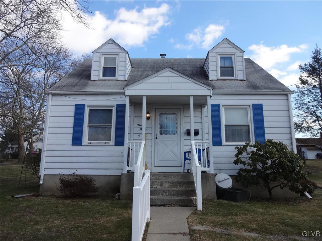 920 Magnolia Road Hellertown, PA 18055 - Photo 2 of 16 Gallery Image 2