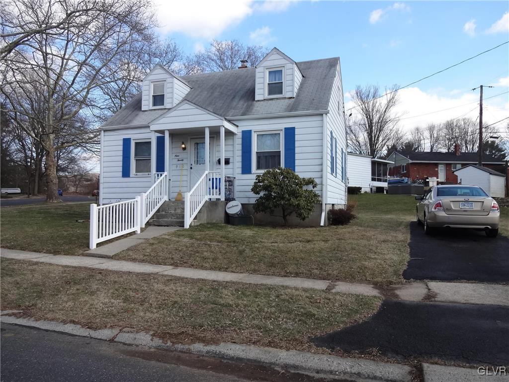 920 Magnolia Road Hellertown, PA 18055 - Photo 3 of 16 Gallery Image 3
