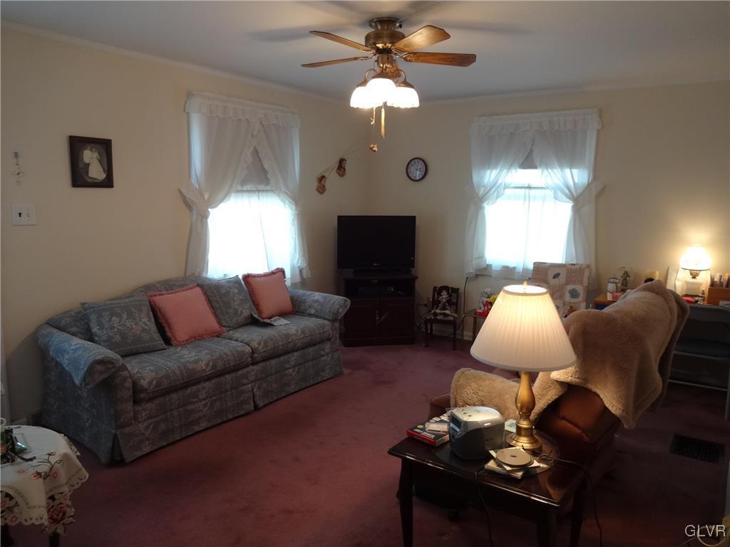 920 Magnolia Road Hellertown, PA 18055 - Photo 5 of 16 Gallery Image 5
