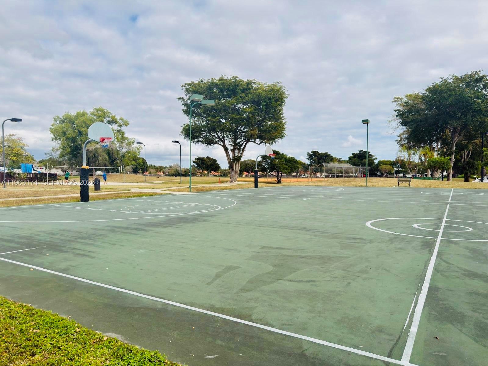 5239 Southwest 153rd Avenue Miami, FL 33185 - Photo 33 of 38 Basketball court