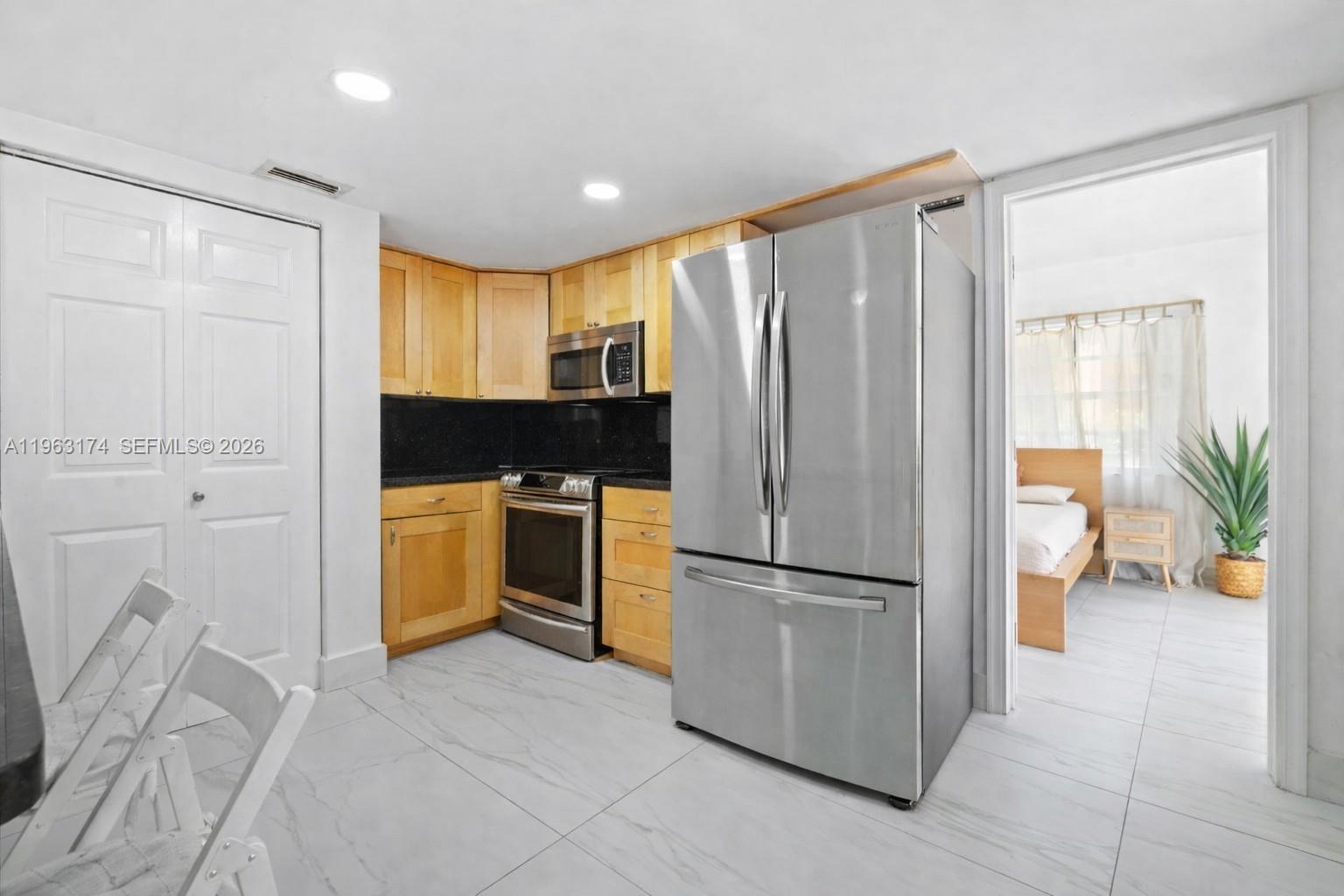 5239 Southwest 153rd Avenue Miami, FL 33185 - Photo 4 of 38