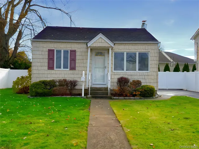 $449,000 | 6 Glenda Drive, West Babylon, NY 11704