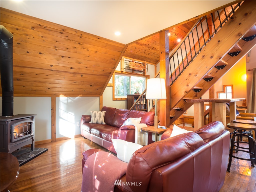 11107 Welcome Road Deming, WA 98244 - Photo 4 of 33 Gallery Image 4