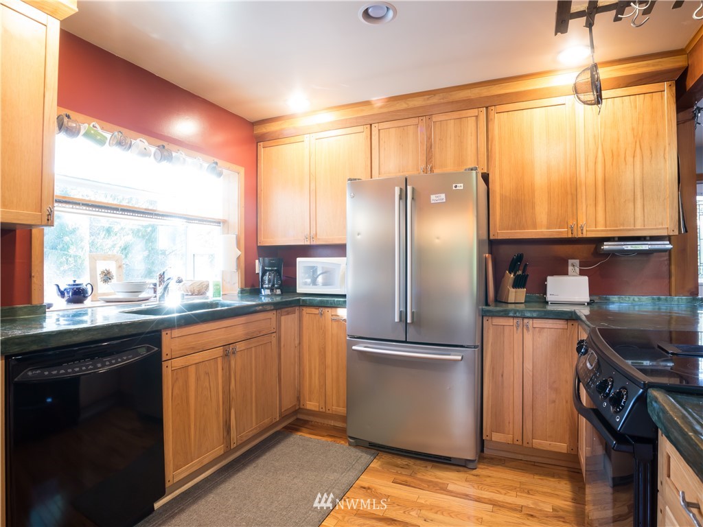 11107 Welcome Road Deming, WA 98244 - Photo 7 of 33 Gallery Image 7