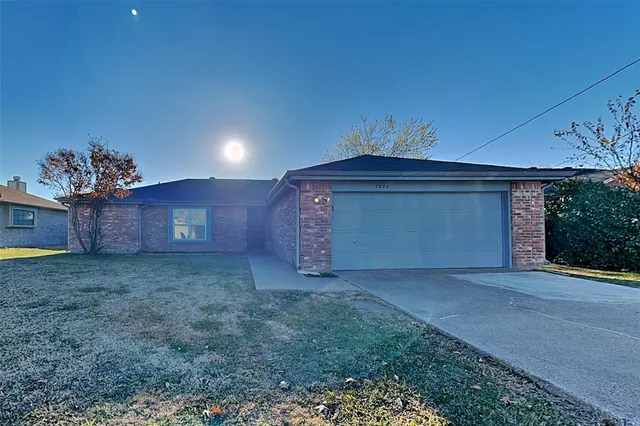 $2,100 | 7802 Creek Wood Drive, Rowlett, TX 75089