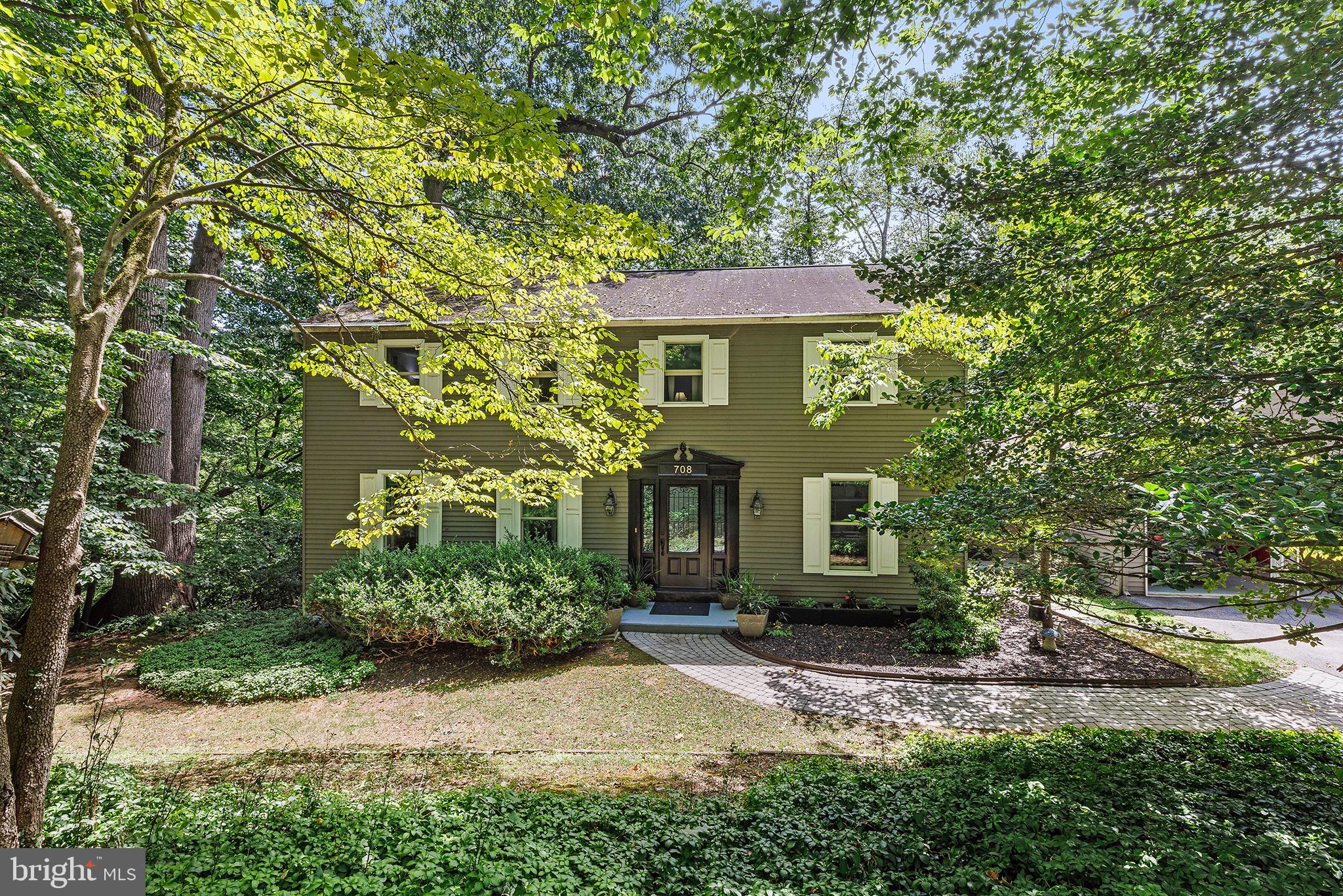 Exterior Front - cul-de-sac street