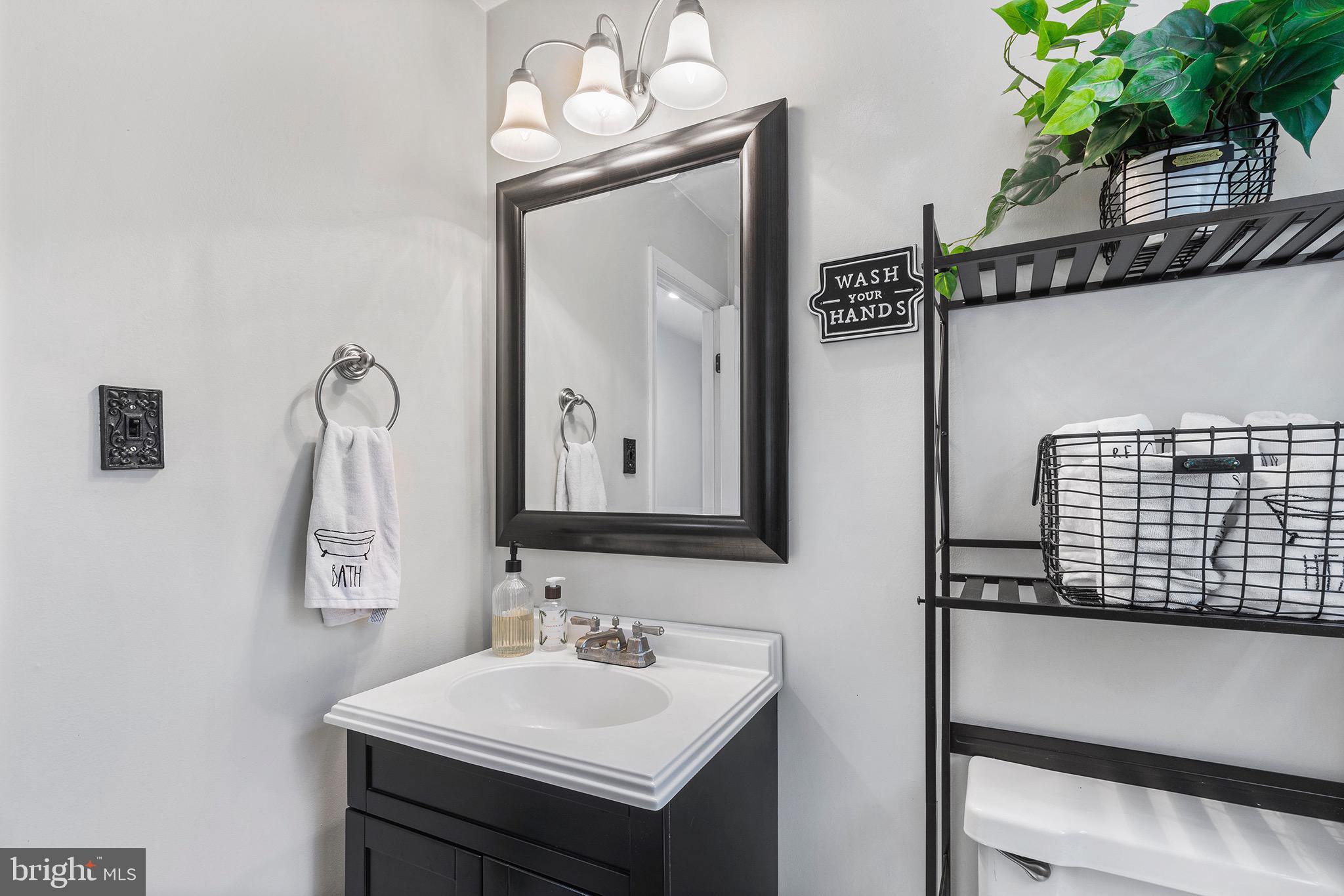 708 Limehouse Road Wayne, PA 19087 - Photo 16 of 36 powder room