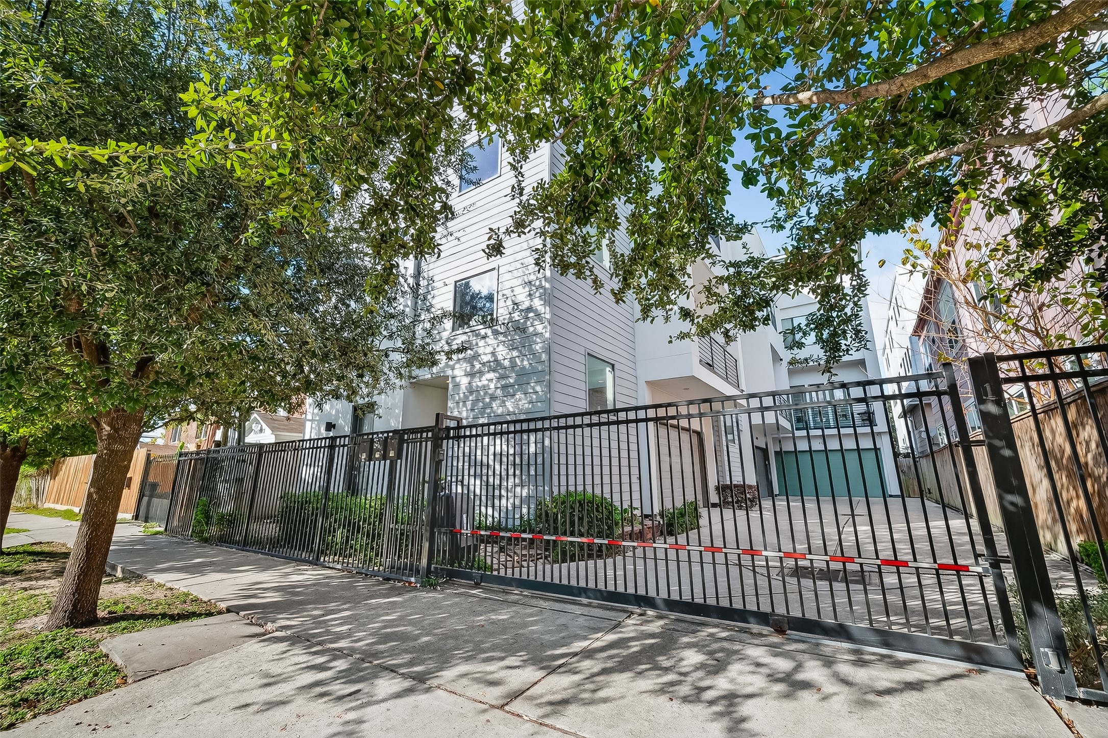 606 Pacific Street Houston, TX 77006 - Photo 41 of 41 a view of a gate with a tree