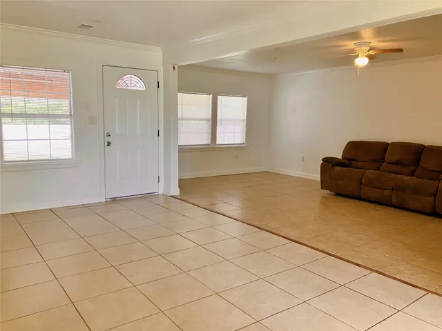 a view of livingroom with furniture