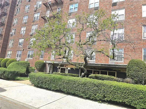 $225,000 | 2265 Gerritsen Avenue, Unit 3S | Marine Park