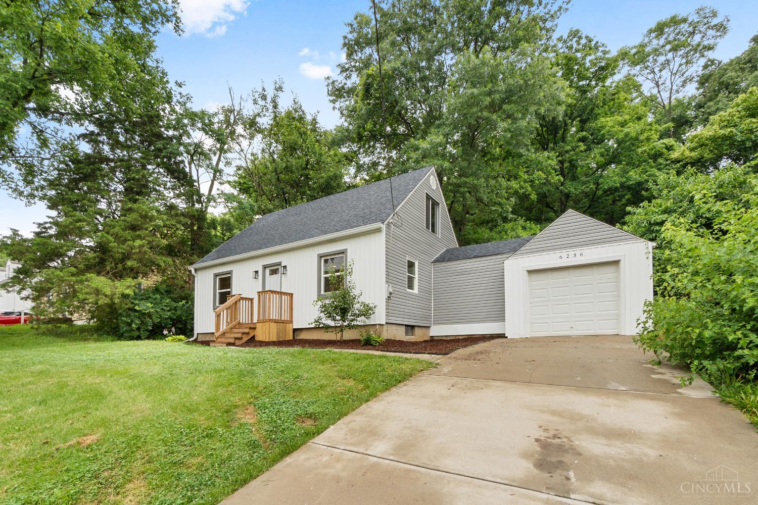6236 Stewart Road Silverton, OH 45227 - Photo 2 of 18