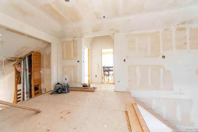 $370,000 | 989 Oil Well, Pipe Creek, TX 78063