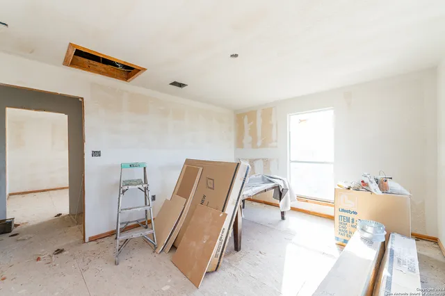 $370,000 | 989 Oil Well, Pipe Creek, TX 78063