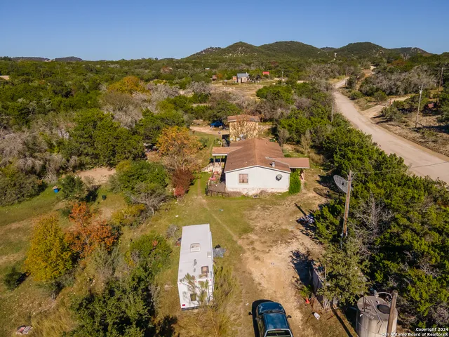 $370,000 | 989 Oil Well, Pipe Creek, TX 78063