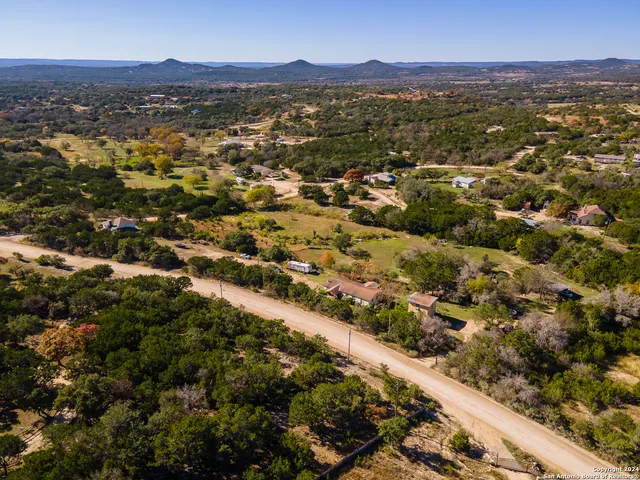 $370,000 | 989 Oil Well, Pipe Creek, TX 78063