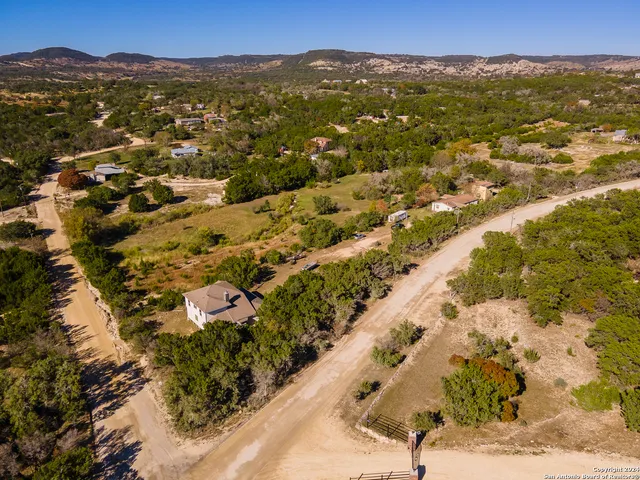 $370,000 | 989 Oil Well, Pipe Creek, TX 78063