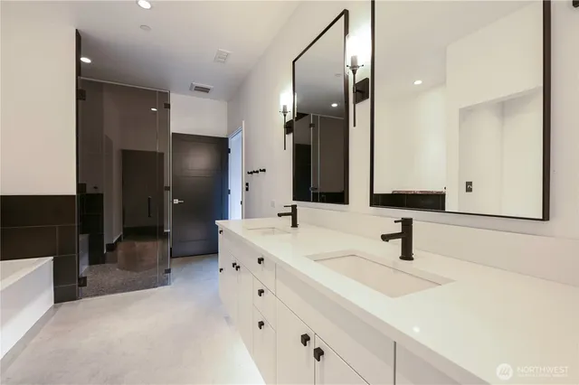 $1,300,000 | 13001 40th Avenue South, Tukwila, WA 98168