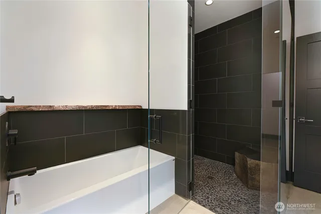 $1,300,000 | 13001 40th Avenue South, Tukwila, WA 98168