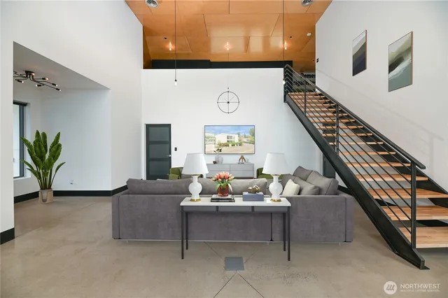 $1,300,000 | 13001 40th Avenue South, Tukwila, WA 98168