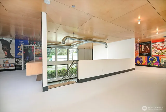 $1,300,000 | 13001 40th Avenue South, Tukwila, WA 98168