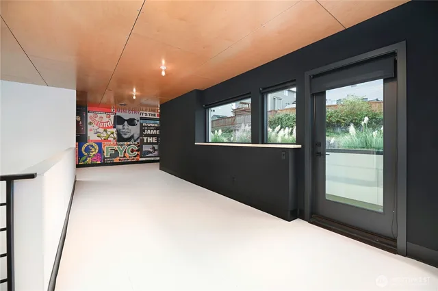 $1,300,000 | 13001 40th Avenue South, Tukwila, WA 98168