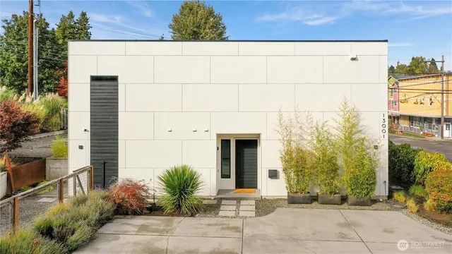 $1,300,000 | 13001 40th Avenue South, Tukwila, WA 98168