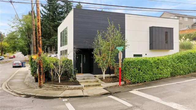 $1,300,000 | 13001 40th Avenue South, Tukwila, WA 98168
